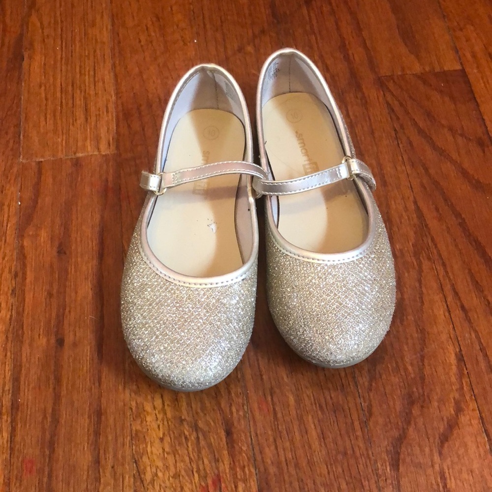 Smart fit girls gold glitter shoes. Gently used.